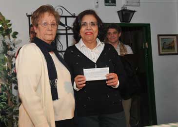 Donativo Casa de Andalucía  de Coslada a beneficio de la aecc