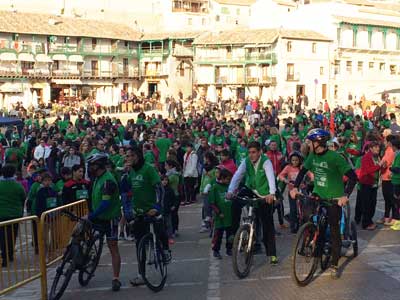 600 participantes ocupan el centro de Chinchón con motivo de su I Marcha contra el Cáncer 