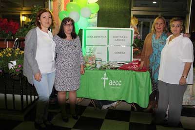 La AECC y la Asociación de Mujeres retoman la Cena Benéfica contra el Cáncer de Cobeña con más de sesenta comensales