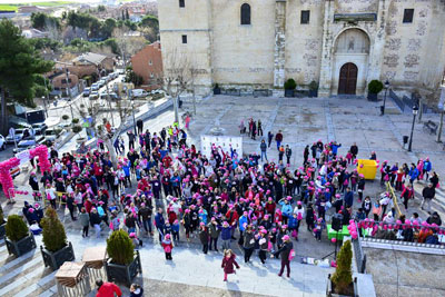 400 personas recorren los 5 kilómetros solidarios de la I Marcha contra el Cáncer de Cobeña