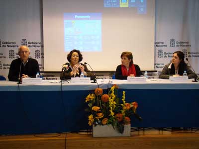 La Asociación Española contra el Cáncer en Navarra celebró en Pamplona un coloquio sobre el enfoque integral del cáncer 