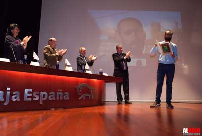 Homenaje a colaboradores deportistas de la aecc en León