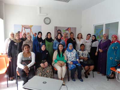 La AECC habla del cáncer de mama a mujeres extranjeras en la sede de Red Solidaria Intergeneracional