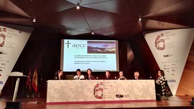 Los trabajadores sociales de Madrid reconocen en su 6º Congreso la aportación innovadora de las profesionales de la AECC 