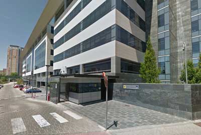La AECC de Madrid motiva a los empleados de la empresa AXA a dejar de fumar