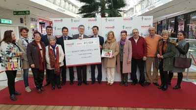 El centro comercial Miramar nos entrega 13.100€ de la Campaña de Navidad