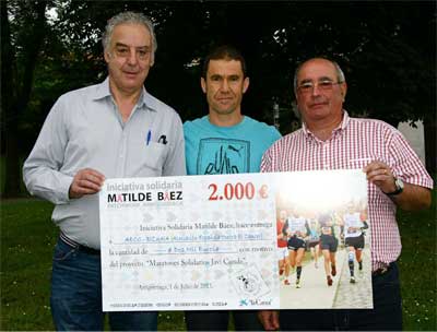 La Iniciativa Solidaria “Matilde Báez” hace entrega de 2.000 € a la aeccBizkaia&9;