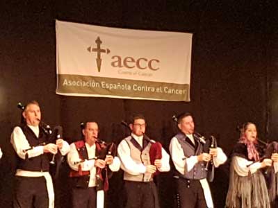 Dos horas y media de música y baile a beneficio de la AECC congrega a medio millar de mostoleños