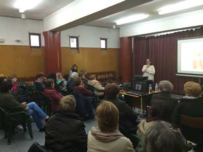 La AECC celebra su primera charla de prevención en  Pezuela de las Torres con gran aceptación