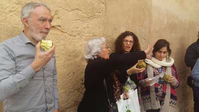 La Junta Local de la AECC en Pollença promueve los hábitos de vida saludables en el Ayuntamiento 