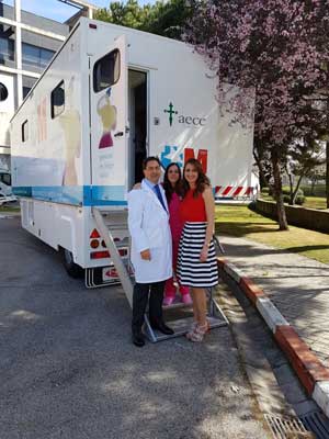 Una unidad móvil de mamografía de la AECC visita los estudios de Prado del Rey 