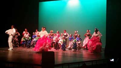 Cerca de 300 personas asisten al Festival de Danza a beneficio de la AECC de San Martín de la Vega