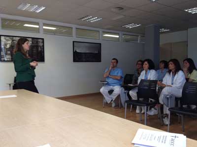 Sesión informativa de la aecc en el Hospital Universitario Infanta Leonor