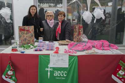 La AECC, presente un año más en el Mercadillo Solidario de Villanueva de la Cañada