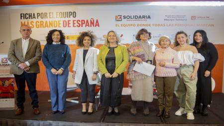 Foto de familia de la presentación de la campaña "X Solidaria 2024"